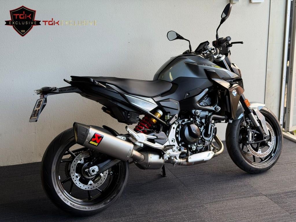 BMW F 900 R 35KW A2 AKRAPOVIC DYNAMIC NIEUWSTAAT F900R XR, Motoren, Motoren | BMW, Bedrijf, Minimaal motorrijbewijs A2, T.D.K. EXCLUSIVE