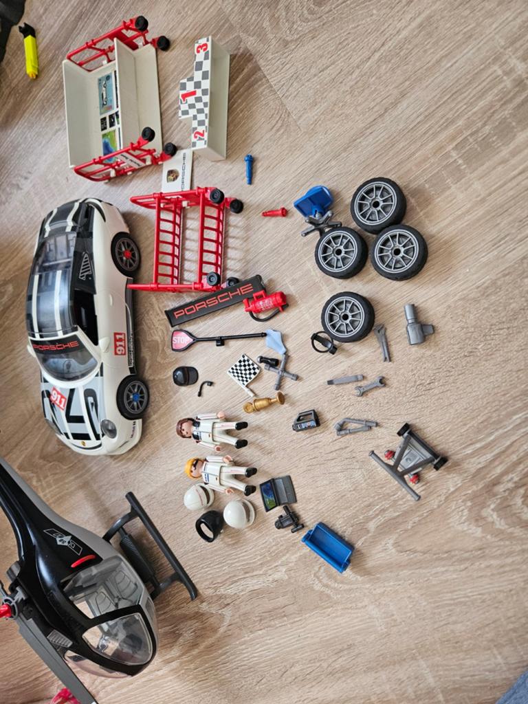 Playmobil Porsche 911 raceauto (9225) en helikopter (5563), Ophalen of Verzenden, Gebruikt