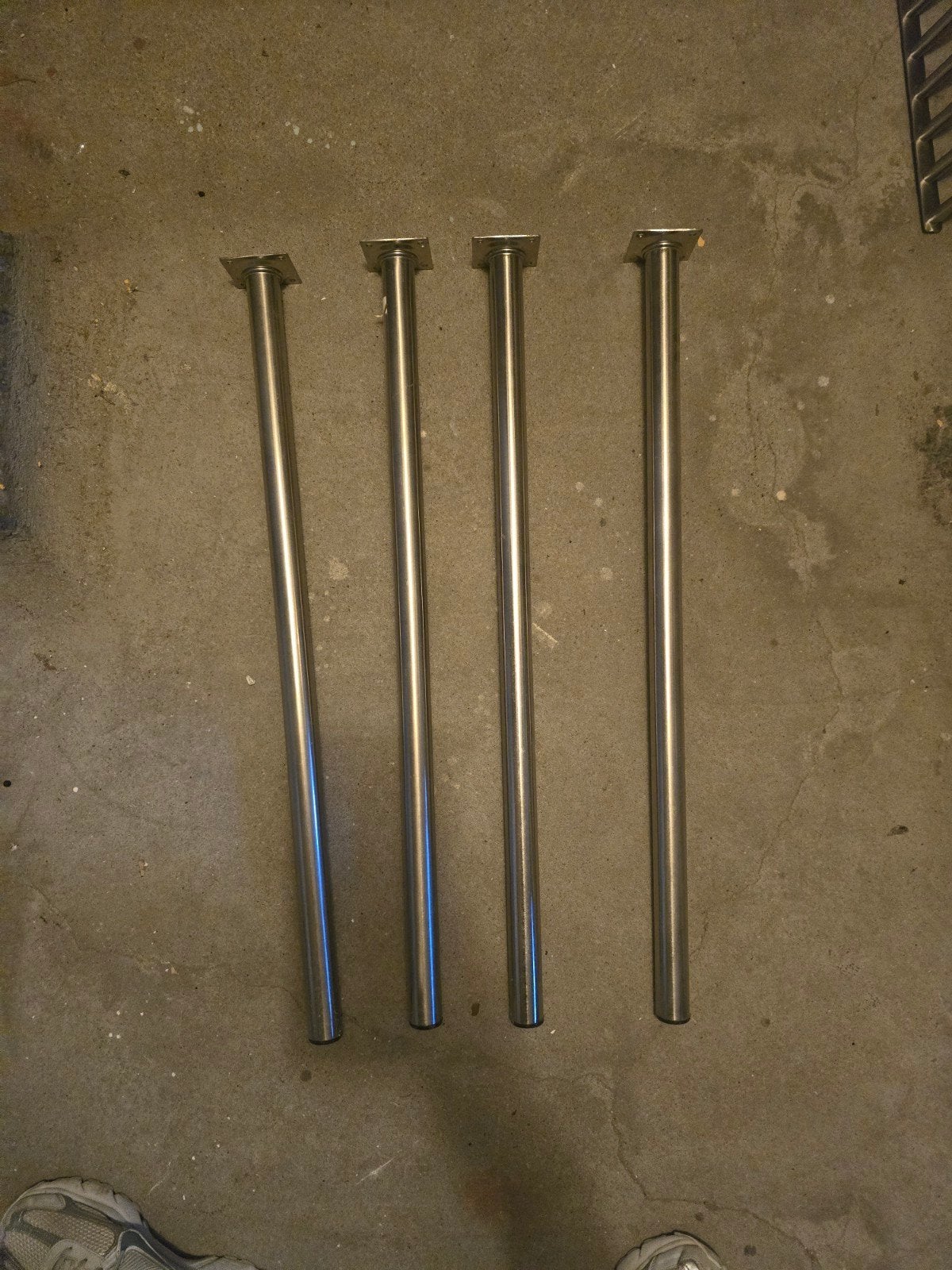 Set van 4 metalen tafelpoten, zilverkleurig, Huis en Inrichting, Tafelonderdelen, Tafelpoot, Gebruikt, 50 tot 100 cm, Ophalen of Verzenden