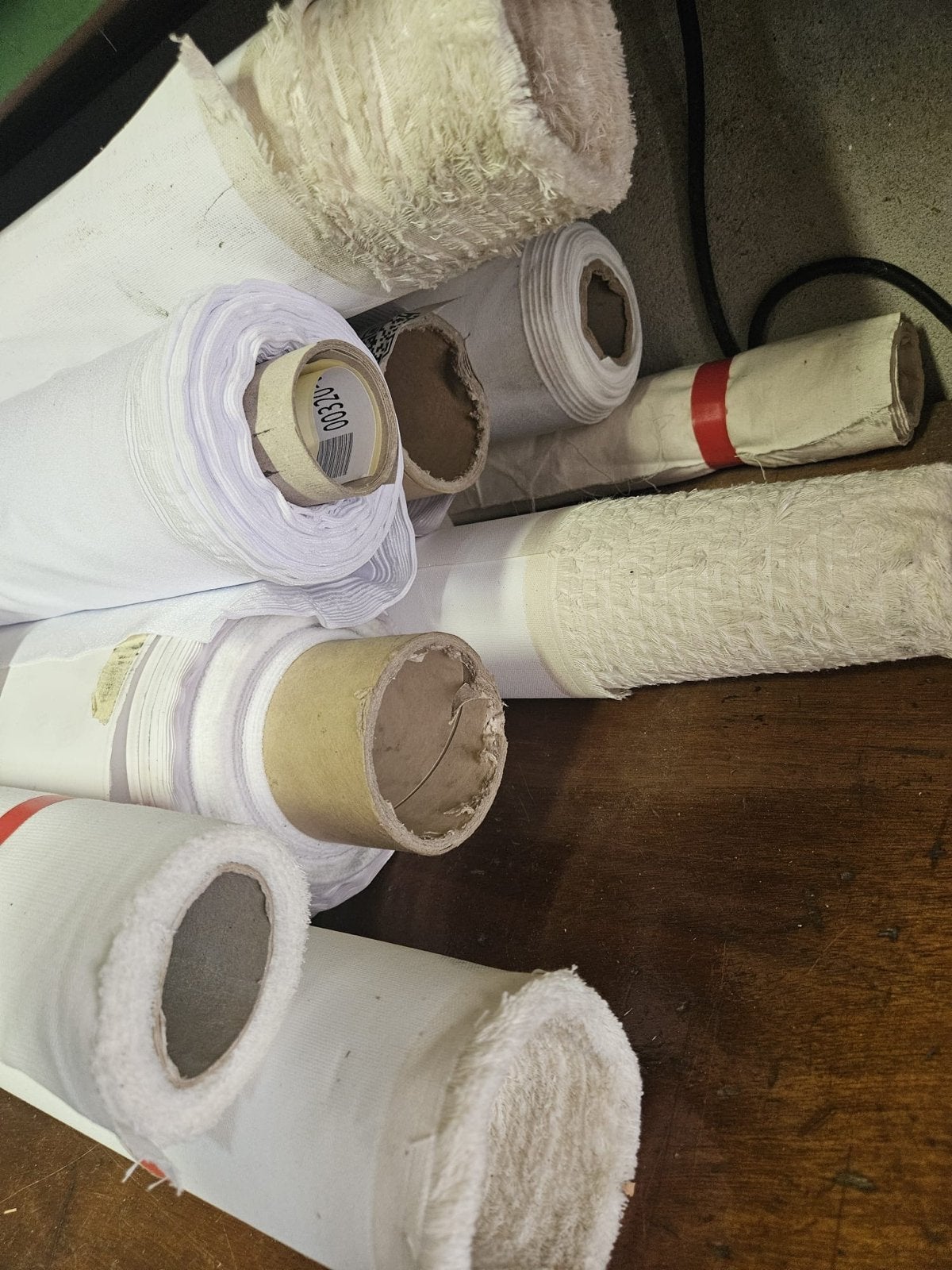Partij diverse stoffen en schilders linnen op rol, Ophalen, Gebruikt, 120 cm of meer, Wit