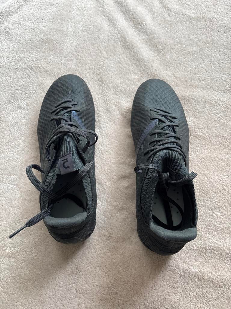 Zwarte Voetbalschoenen - Zo goed als nieuw, Sport en Fitness, Loopsport en Atletiek, Ophalen, Zo goed als nieuw, Overige typen