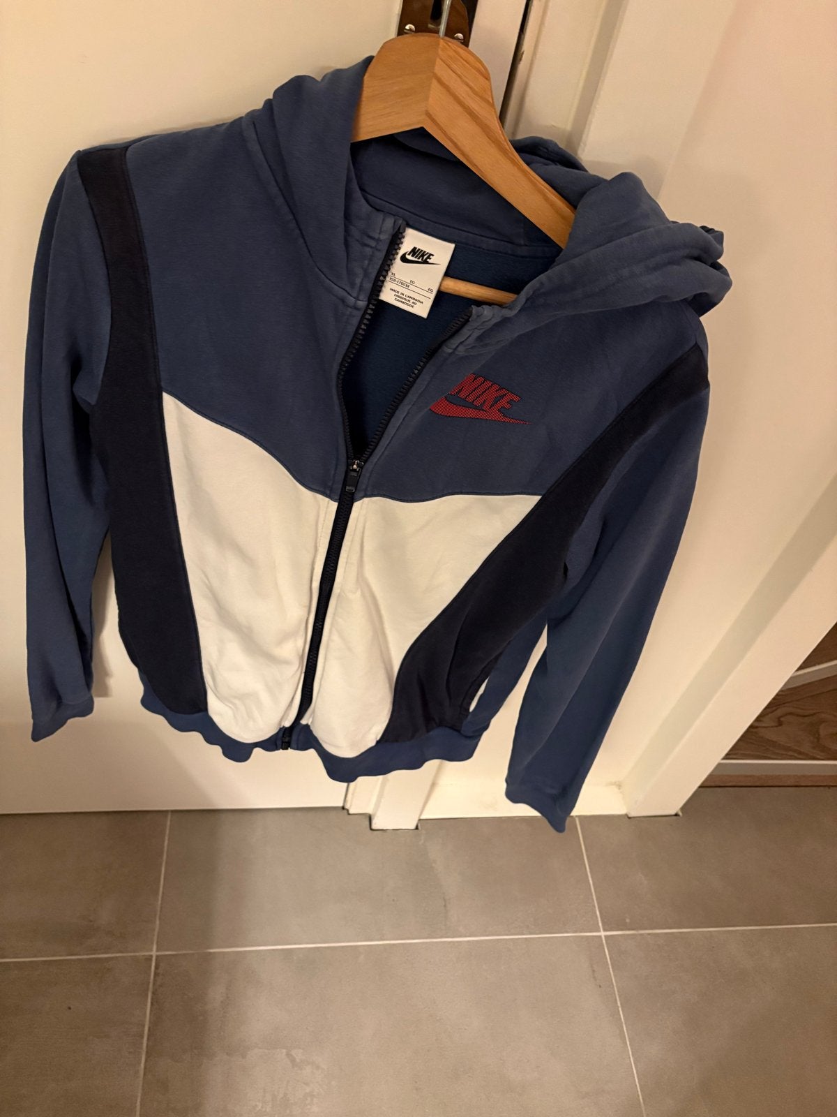 Nike hoodie blauw wit maat XL (158-170cm), Kinderen en Baby's, Ophalen, Gebruikt, Jongen of Meisje, Trui of Vest