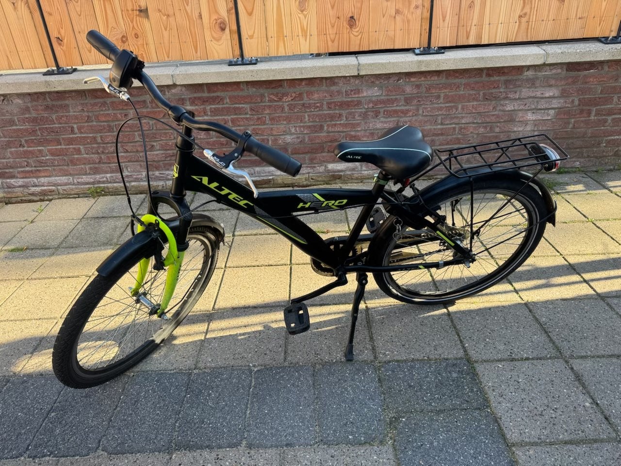 Altec Hero Kinderfiets 24 inch - Zwart/Groen, Fietsen en Brommers, Gebruikt, Velgrem, Minder dan 49 cm, Ophalen
