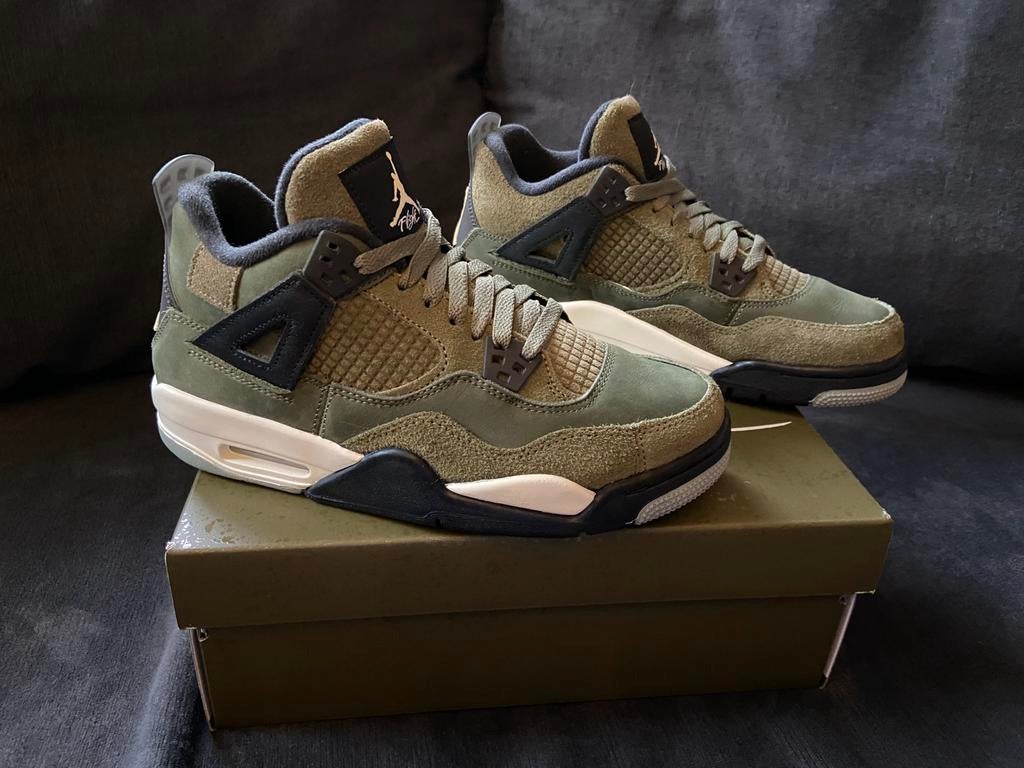 Jordan 4 Olive Green - 43, Kleding | Heren, Schoenen, Overige kleuren, Nieuw, Ophalen of Verzenden, Sneakers of Gympen