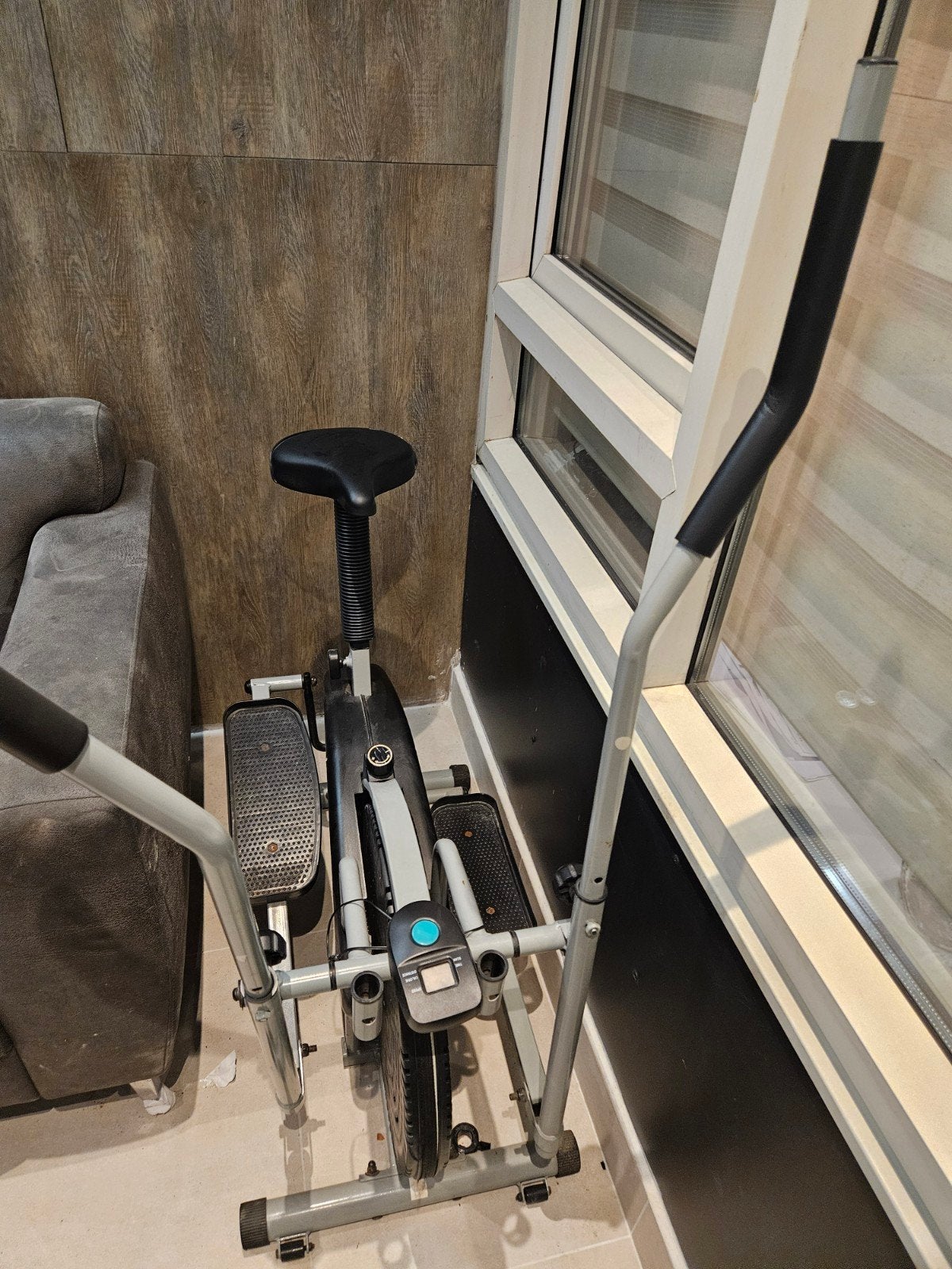 Compacte Crosstrainer met Zadel - Ideaal voor Thuis, Ophalen of Verzenden