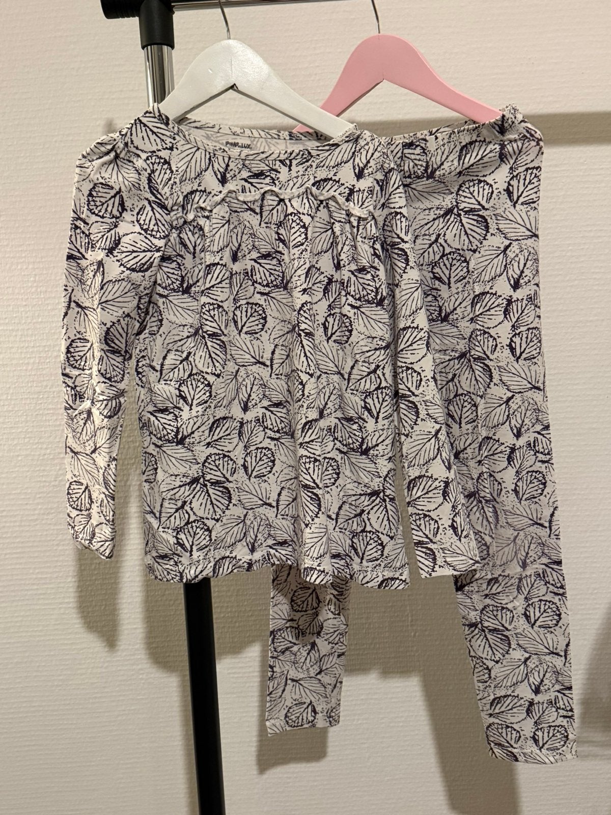 Heerlijke zachte pyjama van Pomp de Lux, mr 122/128, Ophalen of Verzenden, Zo goed als nieuw, Nacht- of Onderkleding