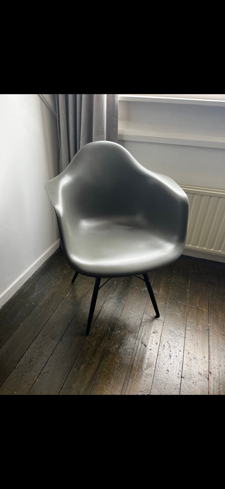 Vitra Eames DAW stoel met zwart esdoorn onderstel, Ophalen, Zwart, Zo goed als nieuw, Metaal