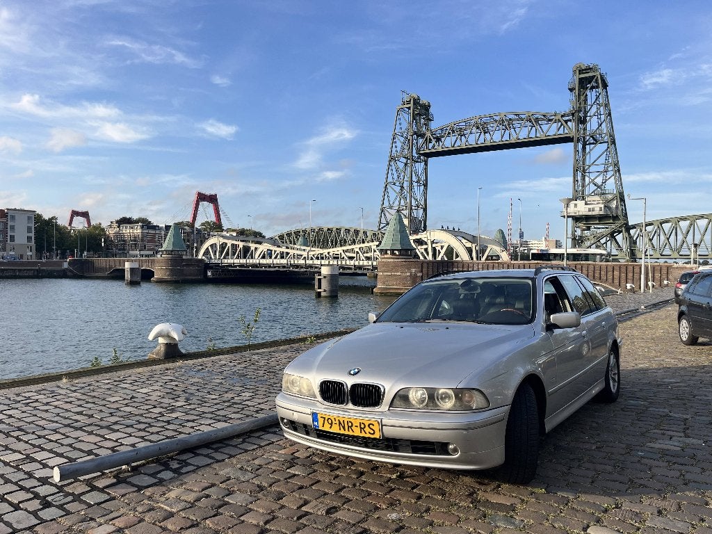 BMW 5-Serie E39 Touring, Achterwielaandrijving, Zwart, Stationwagon, Particulier
