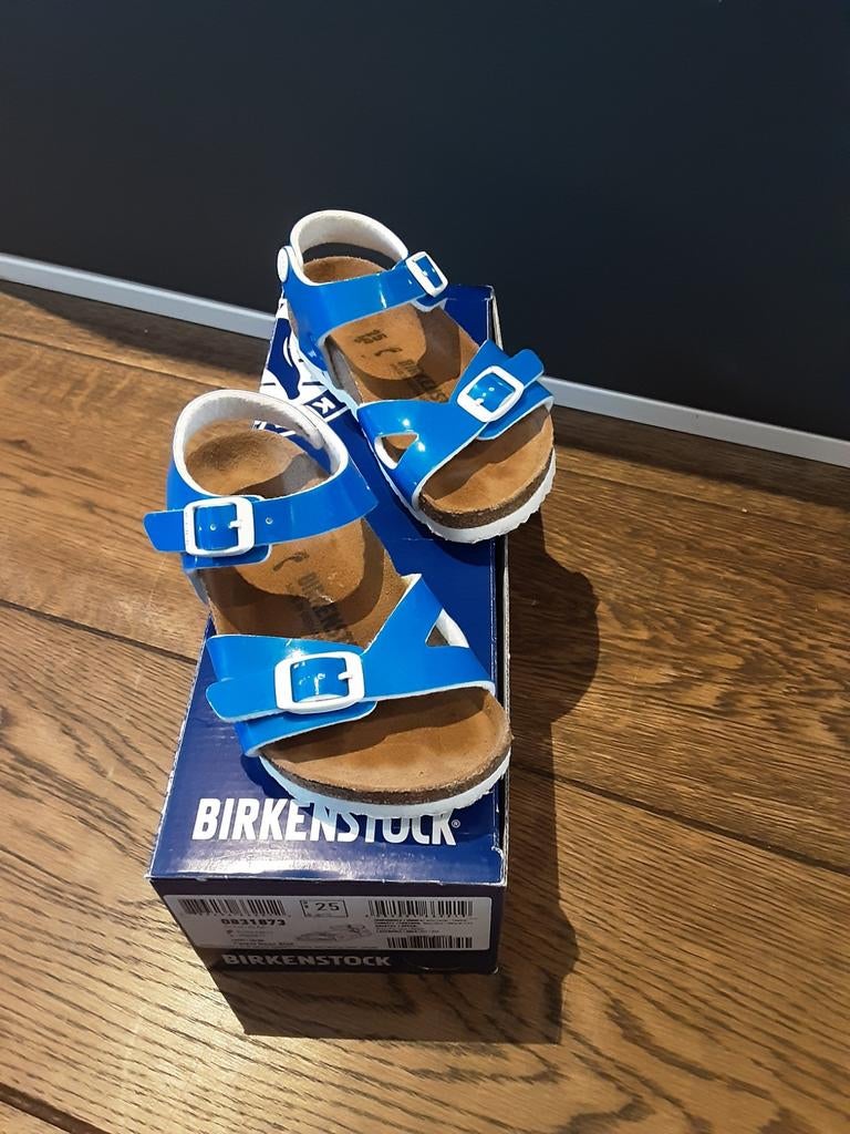 Birkenstock sandalen blauw lak met wit maat 25 z.g.a.n., Kinderen en Baby's, Kinderkleding | Schoenen en Sokken, Meisje, Ophalen of Verzenden