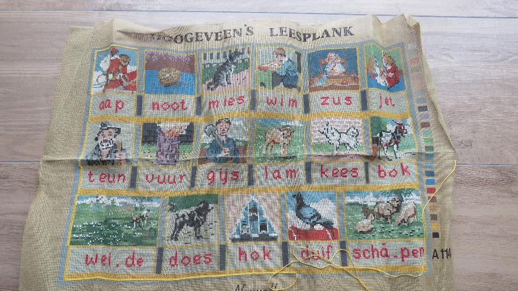 Borduurlap "Aap, noot, mies"/Hoogeveen's Leesplank, Ophalen of Verzenden, Zo goed als nieuw, Handborduren, Patroon