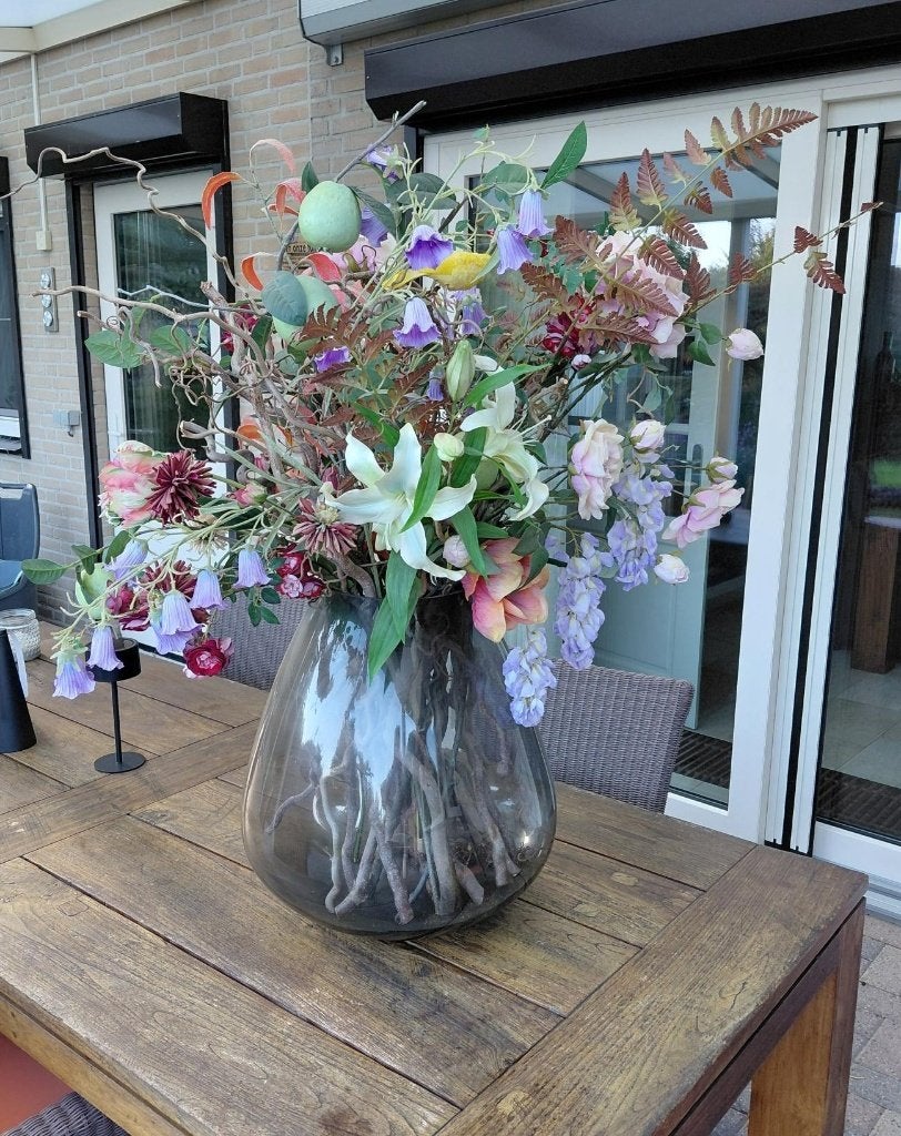 vaas met kunstbloemen, Ophalen, Gebruikt