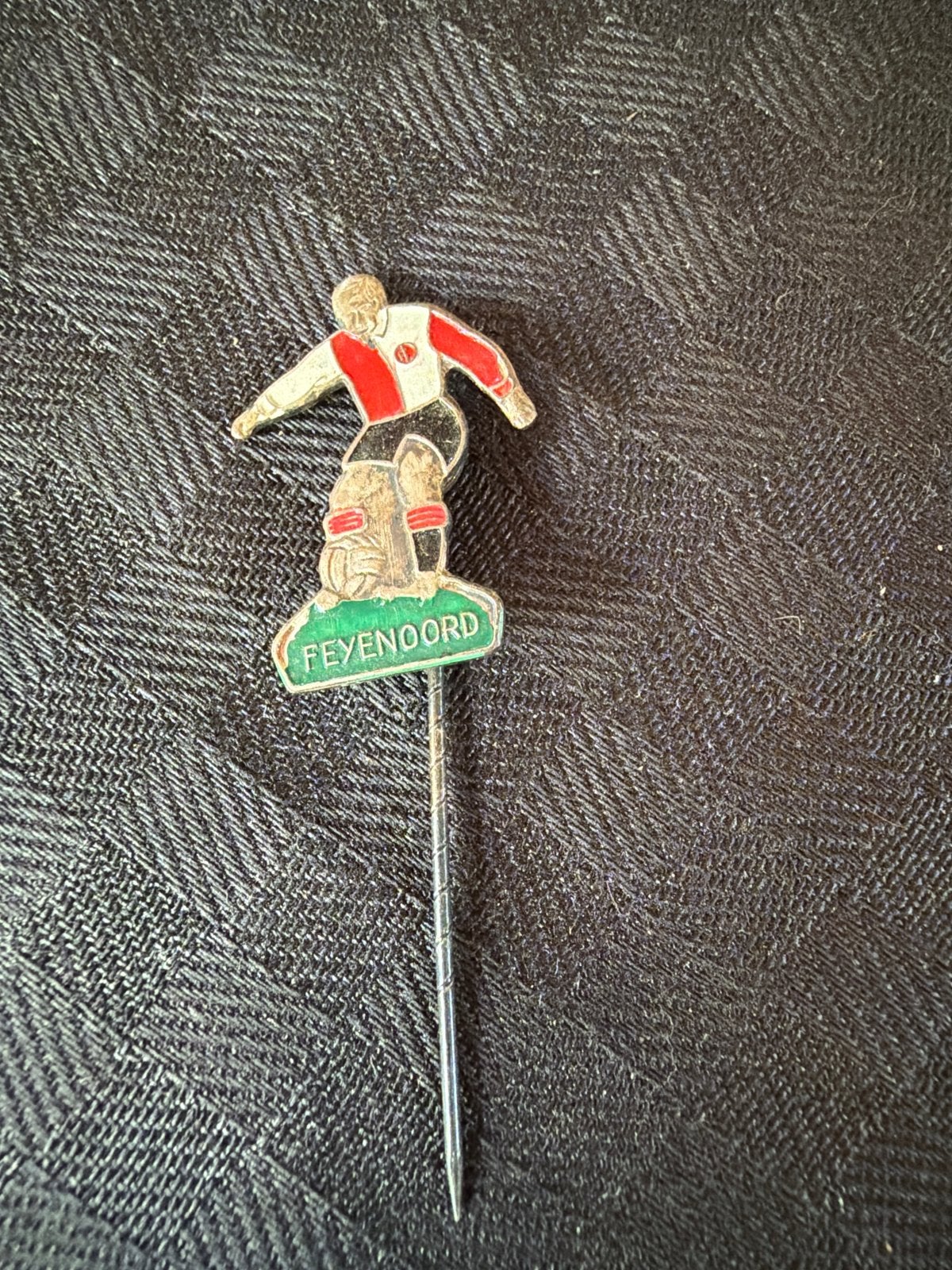 Vintage Feyenoord Speldje - Voetballer, Ophalen of Verzenden, Gebruikt, Sport, Speldje of Pin