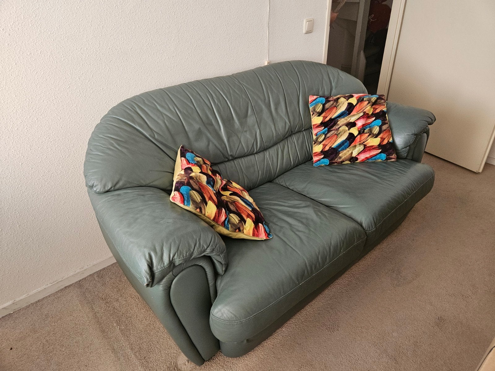 Comfortabele 2-zits leren bank - Grijsgroen, Ophalen, Gebruikt, 150 tot 200 cm, Tweepersoons