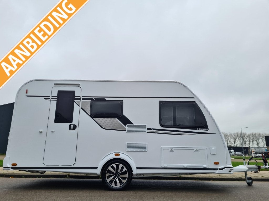Knaus Sudwind 420 QD Nieuw 2025!, Caravans en Kamperen, Caravans, Bedrijf, Treinzit, Schokbreker, 4 tot 5 meter