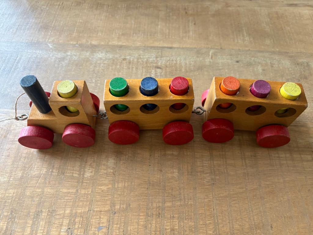 Locomotief en 2 wagonnen trein hout met poppetjes, Kinderen en Baby's, Speelgoed | Houten speelgoed, Ophalen of Verzenden