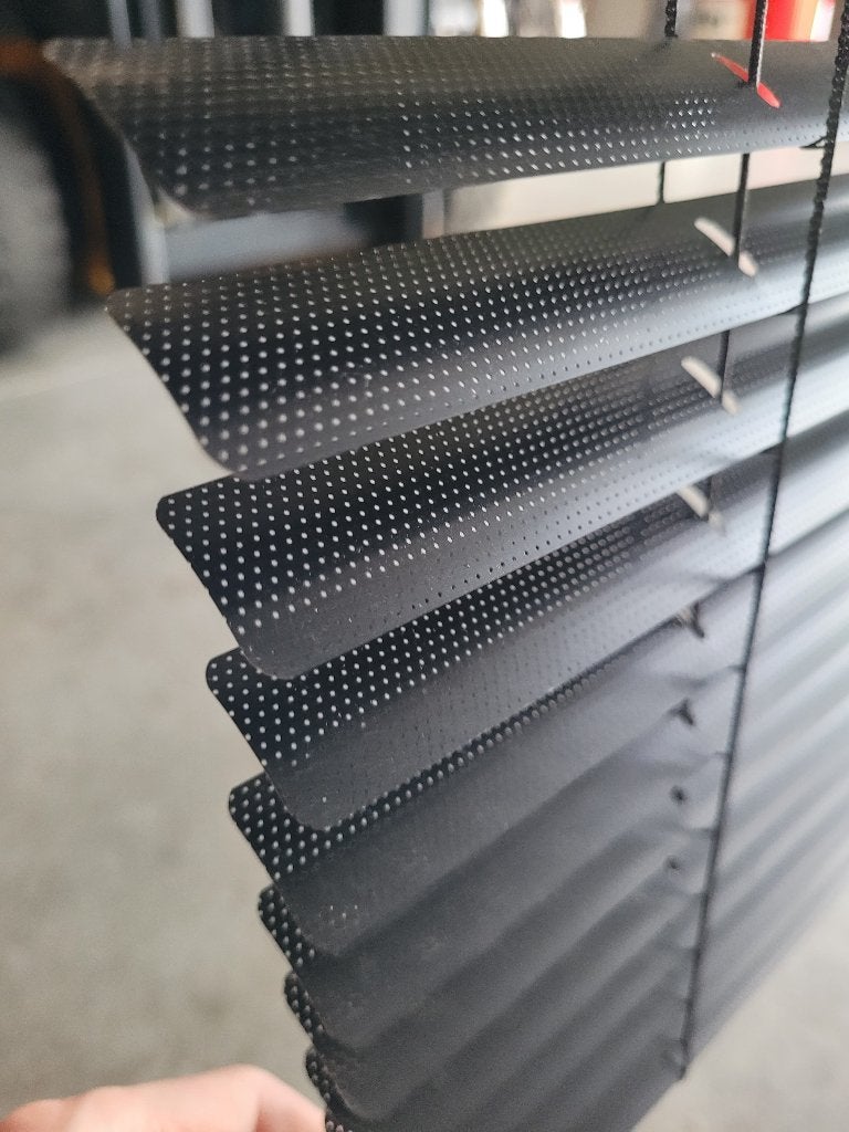 Zwart geperforeerde aluminium luxaflex 25 mm B167,5 x H175, 168 cm, Gebruikt, Zwart, Metaal