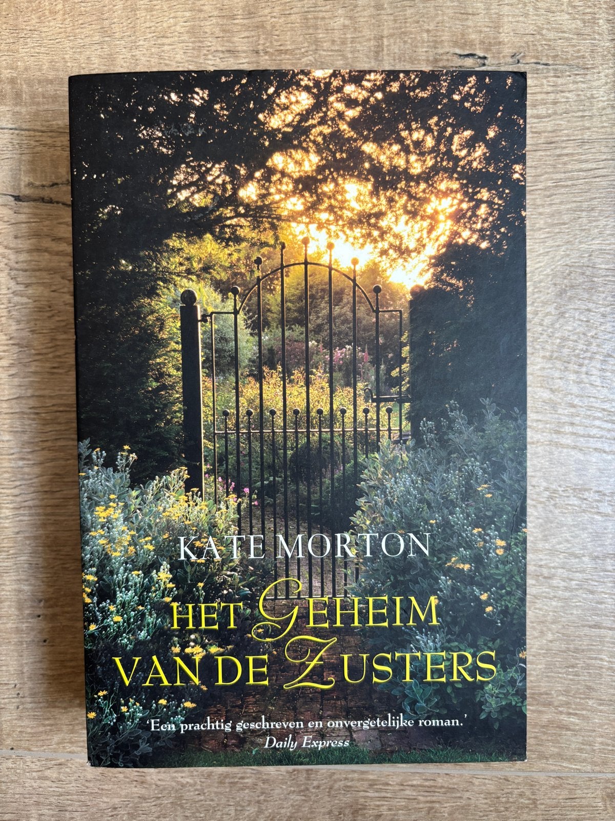 Het Geheim van de Zusters - Kate Morton, Boeken, Romans, Gelezen, Europa overig, Ophalen of Verzenden