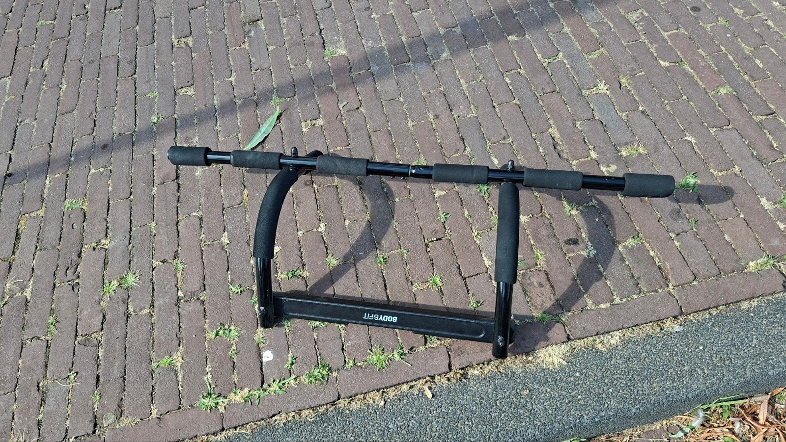 Pull-up bar voor deurpost - Eenvoudig te monteren, Sport en Fitness, Fitnessmaterialen, Ophalen, Zo goed als nieuw, Buik, Oprekstang