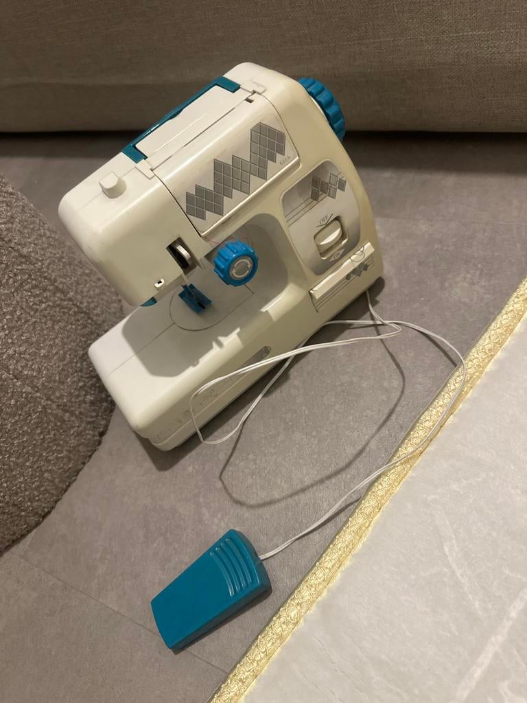 Compacte Mini Naaimachine met Voetpedaal, Hobby en Vrije tijd, Naaimachines en Toebehoren, Ophalen of Verzenden, Gebruikt, Naaimachine