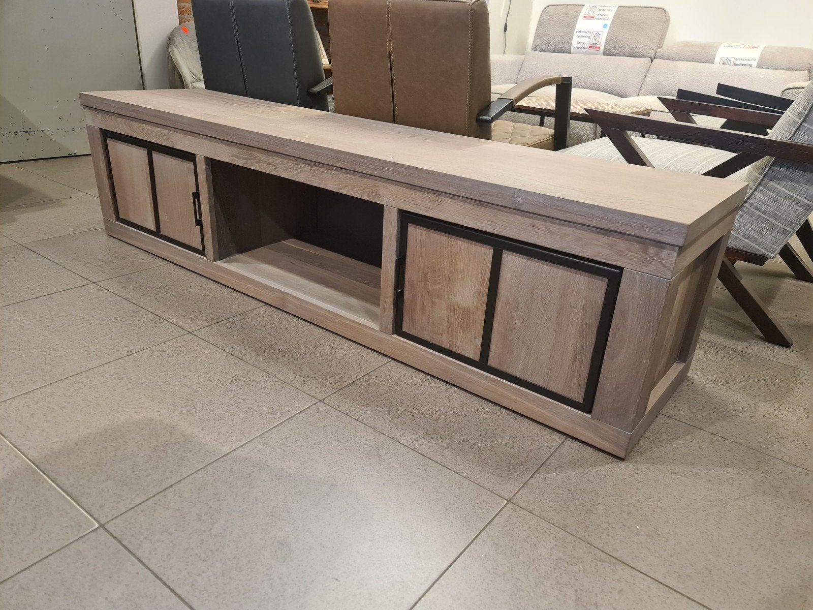 Nieuw landelijk tv meubel 191x48x45cm grijs eiken €495, Huis en Inrichting, Ophalen, Hout, ., Nieuw