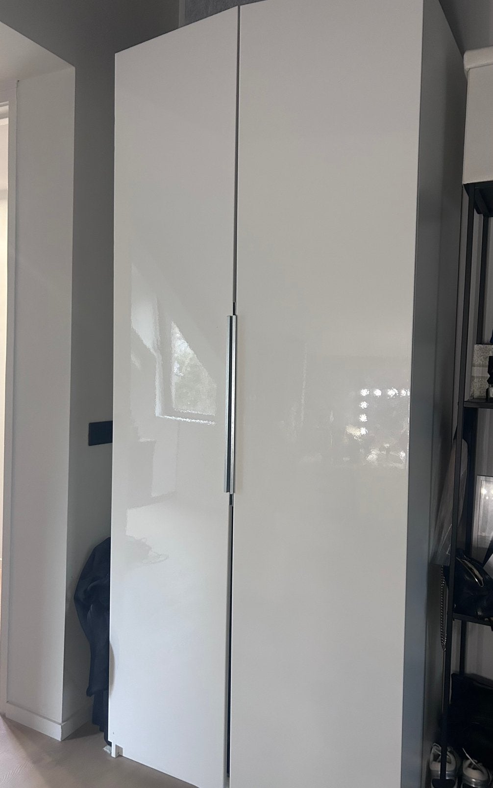 Witte hoogglans IKEA kledingkast 235x100 cm, Ophalen, Overige materialen, Met deur(en), Gebruikt