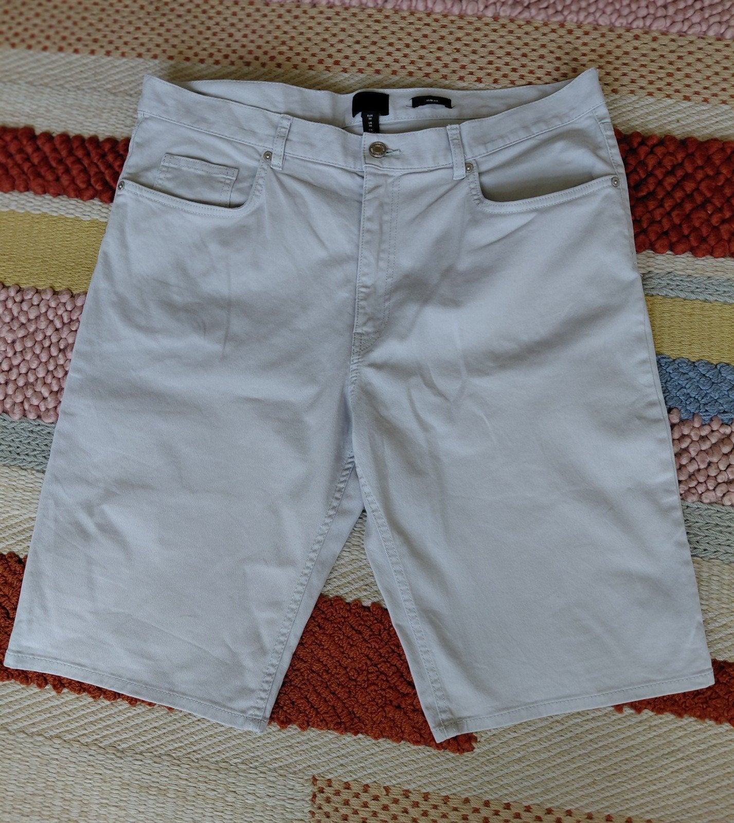 H&M bermuda lichtgrijs maat 36, Kleding | Heren, Broeken en Pantalons, Ophalen of Verzenden, Zo goed als nieuw, Grijs, H&M
