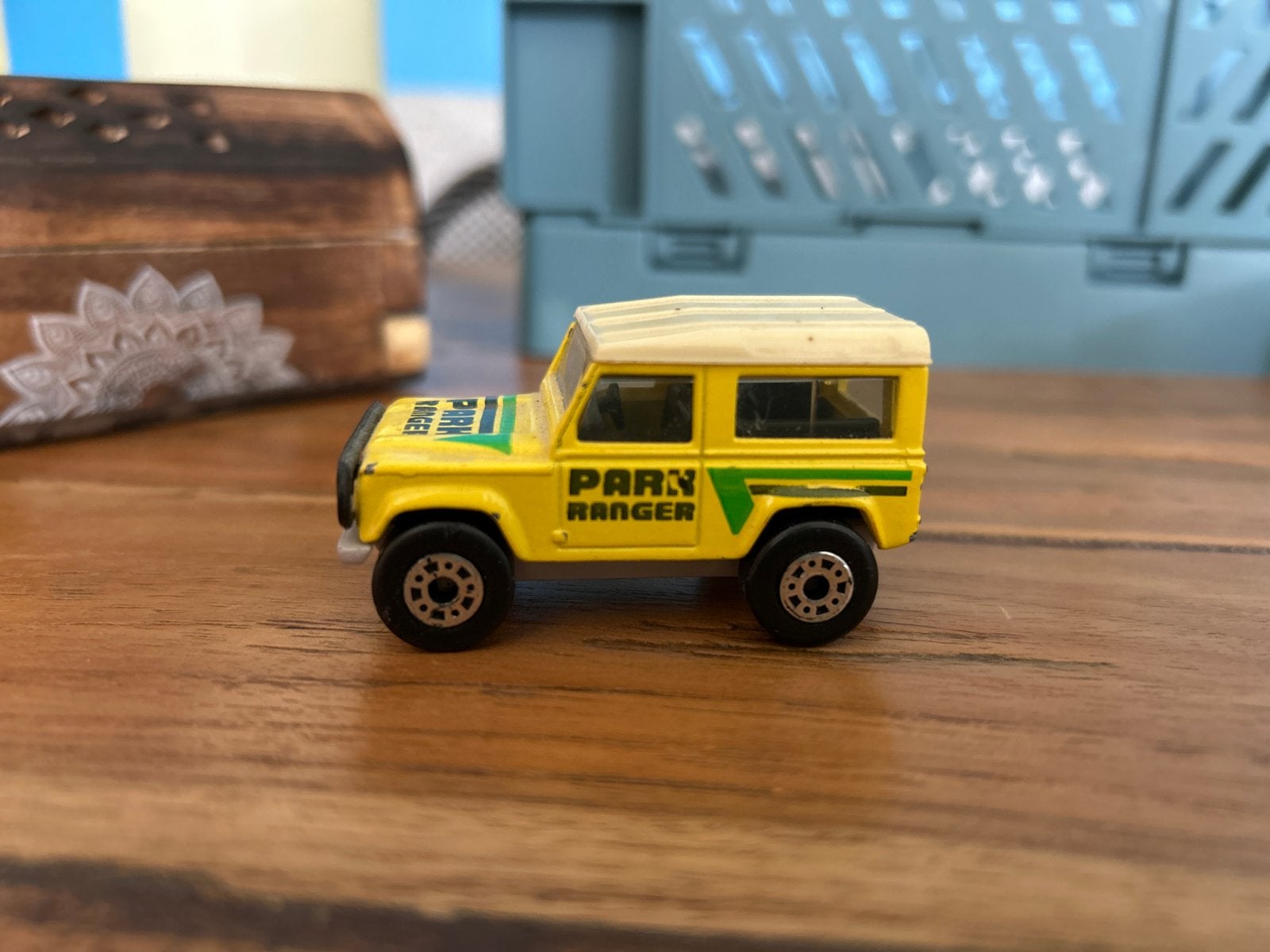 Matchbox Land Rover Defender "Park Ranger" (geel), Ophalen of Verzenden, Gebruikt