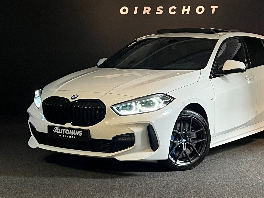 BMW 1-serie 120i High Executive Edition M Pano/ Performance, 1998 cc, Gebruikt, Zwart, 4 cilinders