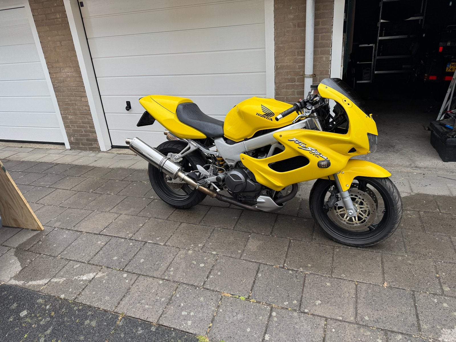 Honda VTR 1000F Firestorm - Project met potentie, 2 cilinders, Motorrijbewijs A, Gebruikt, Meer dan 35 kW