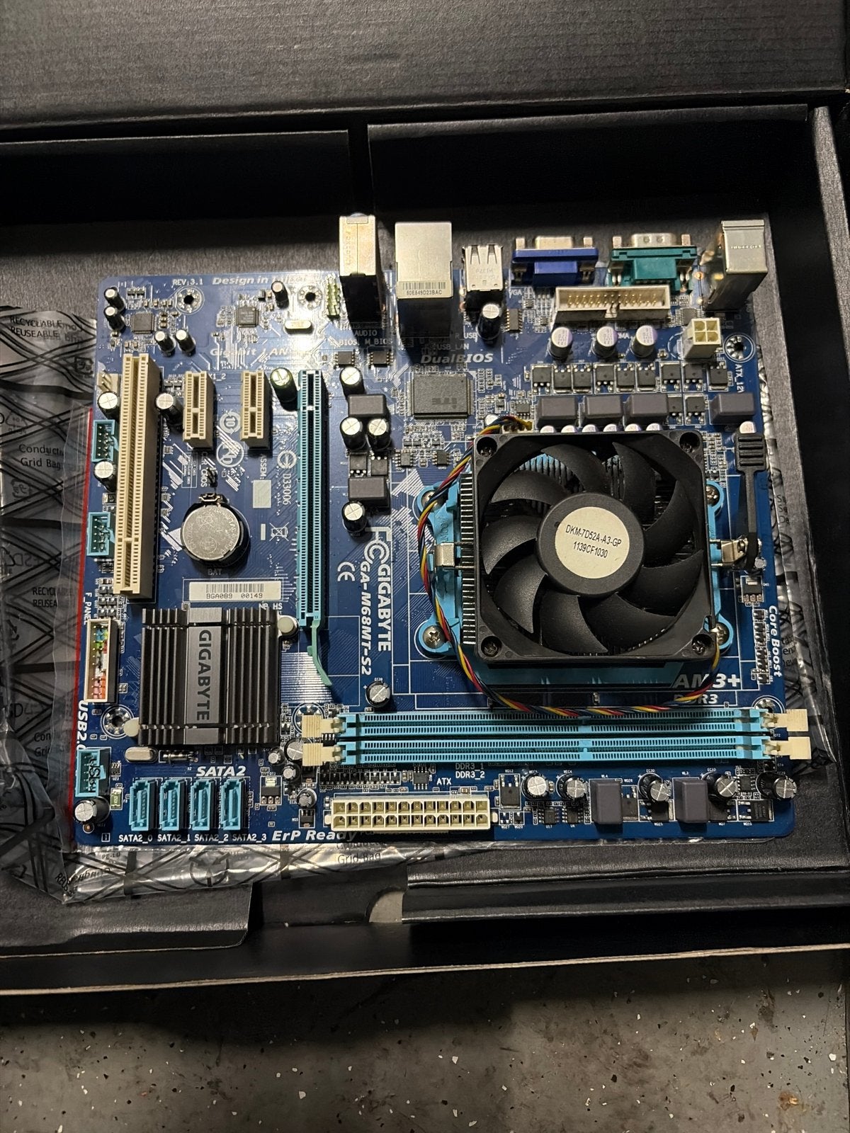 Gigabyte GA-M68MT-S2 Moederbord met AMD AM3+ Socket, Computers en Software, Moederborden, Gebruikt, AMD, DDR3, Ophalen