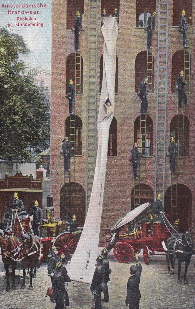Oude ansichtkaart Amsterdamse Brandweer - Redkoker, Verzamelen, Ophalen of Verzenden, Voor 1920, Ongelopen, Noord-Holland