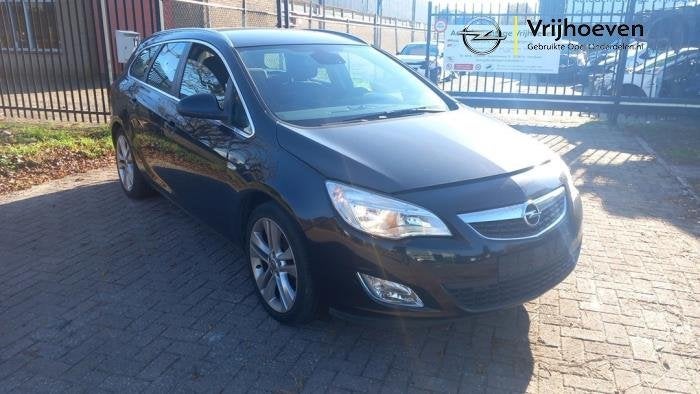 Voorbumper van een Opel Astra (Astra J 10-) (Z20R), Auto-onderdelen, Gebruikt, -, -, Opel