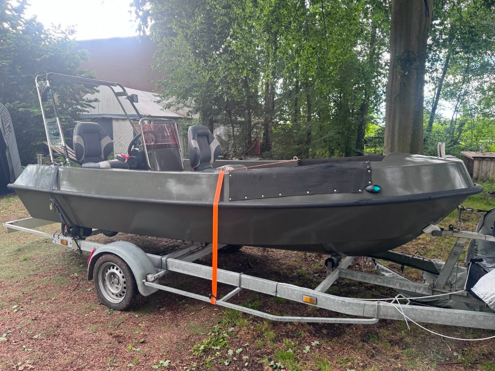 (Reddings)boot inclusief geremde trailer, Ophalen, Zo goed als nieuw, Benzine, 10 tot 30 pk