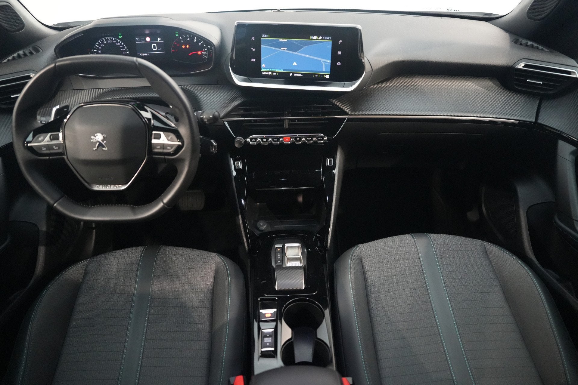Peugeot 2008 1.2 PureTech Allure 130 PK Automaat ✅ NAVI, Auto's, Gebruikt, 1199 cc, Leder en Stof, Wit
