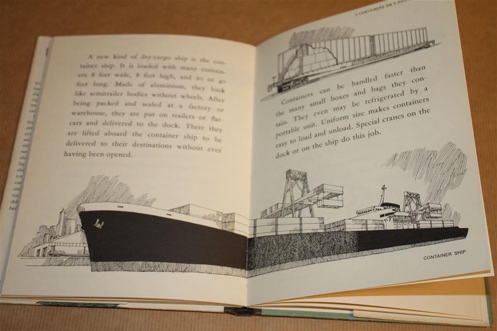Boek. Cargo ships. Herbert S. Zim, James R. Skelly., Gebruikt, N.v.t., N.v.t., Ophalen of Verzenden