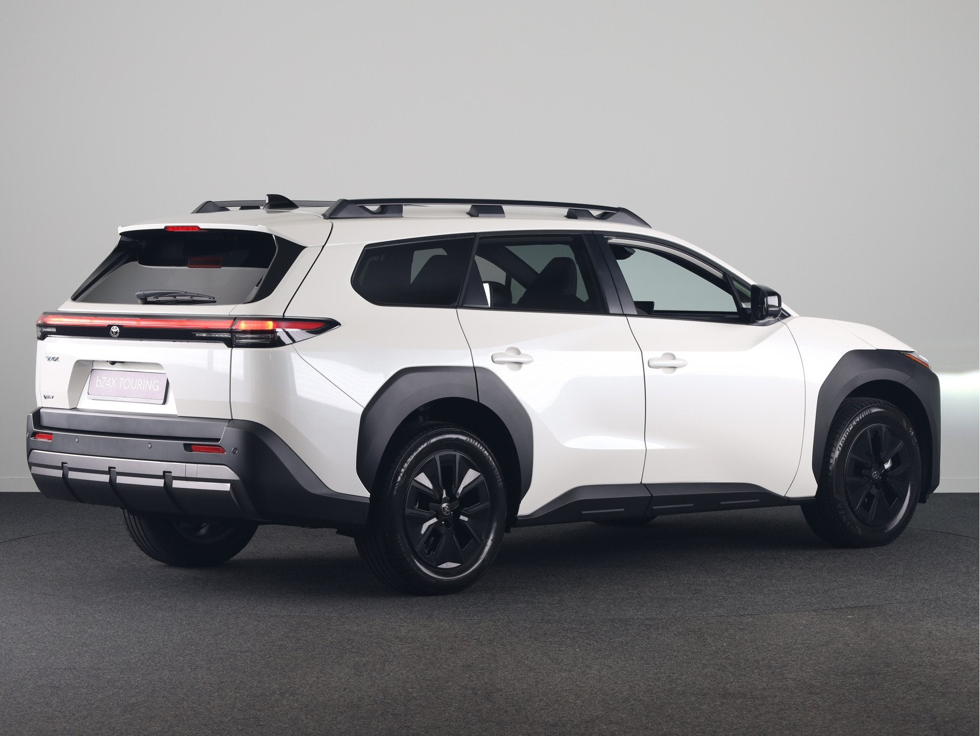 Toyota bZ4X Touring Dynamic Limited Edition 75 kWh *NIEUW* |, Auto's, 591 km, Leder en Stof, 74 kWh, SUV of Terreinwagen