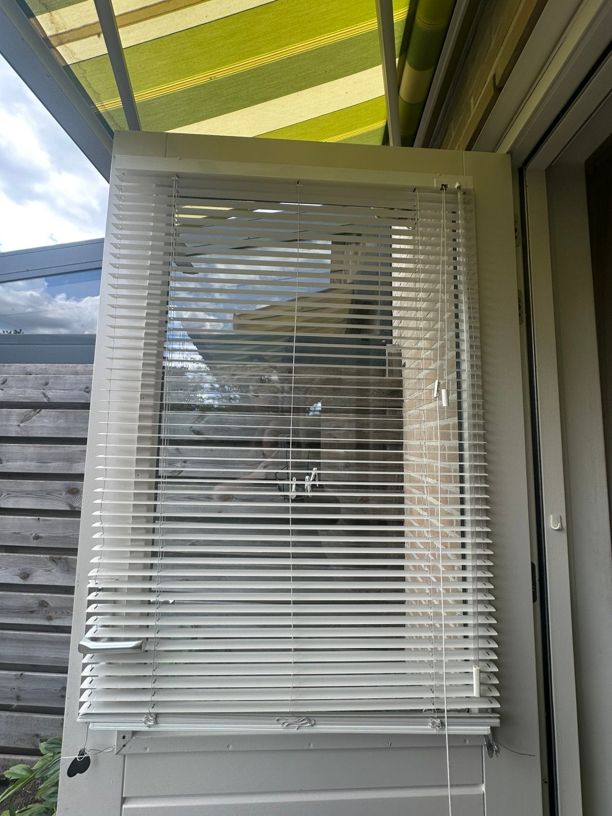 Luxaflex jaloezie RAL9010 incl. spandraad, Jaloezie, Gebruikt, Ophalen of Verzenden, 151 cm