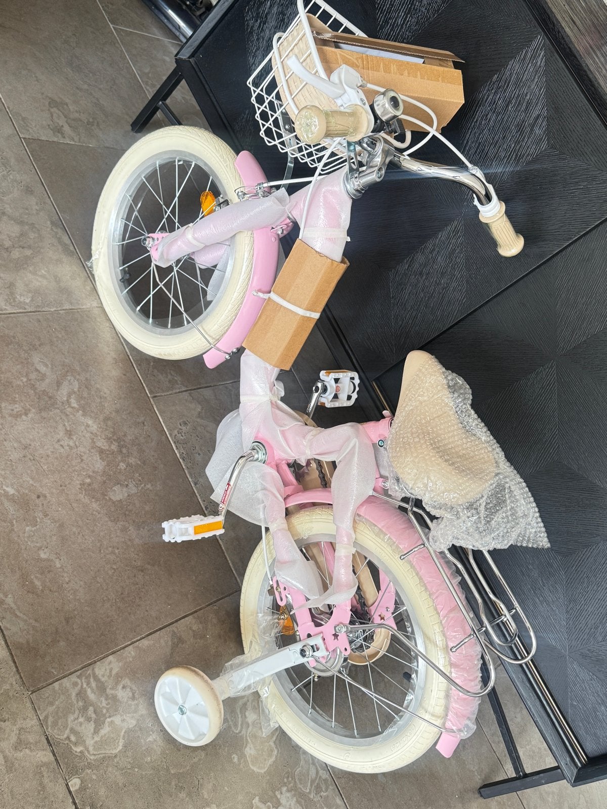 Nieuwe Roze Kinderfiets met Zijwieltjes en Mandje 18 inch, Fietsen en Brommers, Fietsen | Kinderfietsjes, Terugtraprem, Zijwieltjes