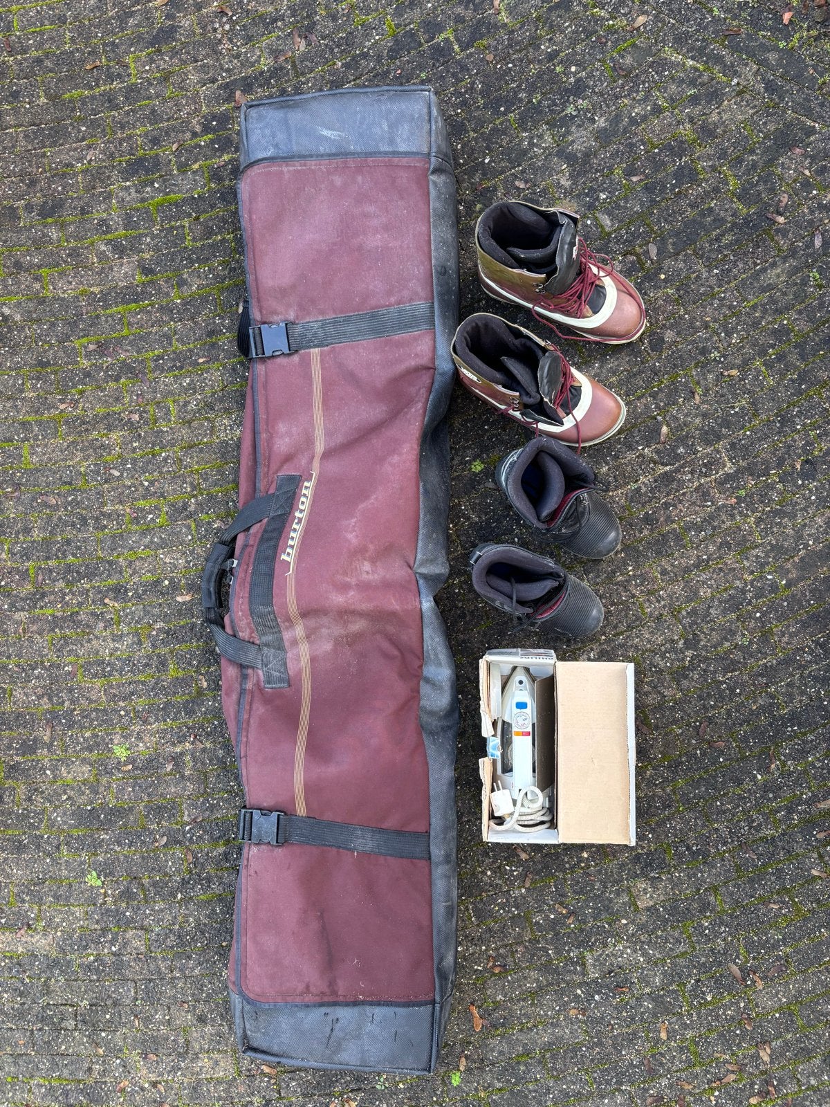Snowboard set met 2 boards, 2 paar schoenen en tas, Gebruikt, Overige typen, Skiën, Ophalen
