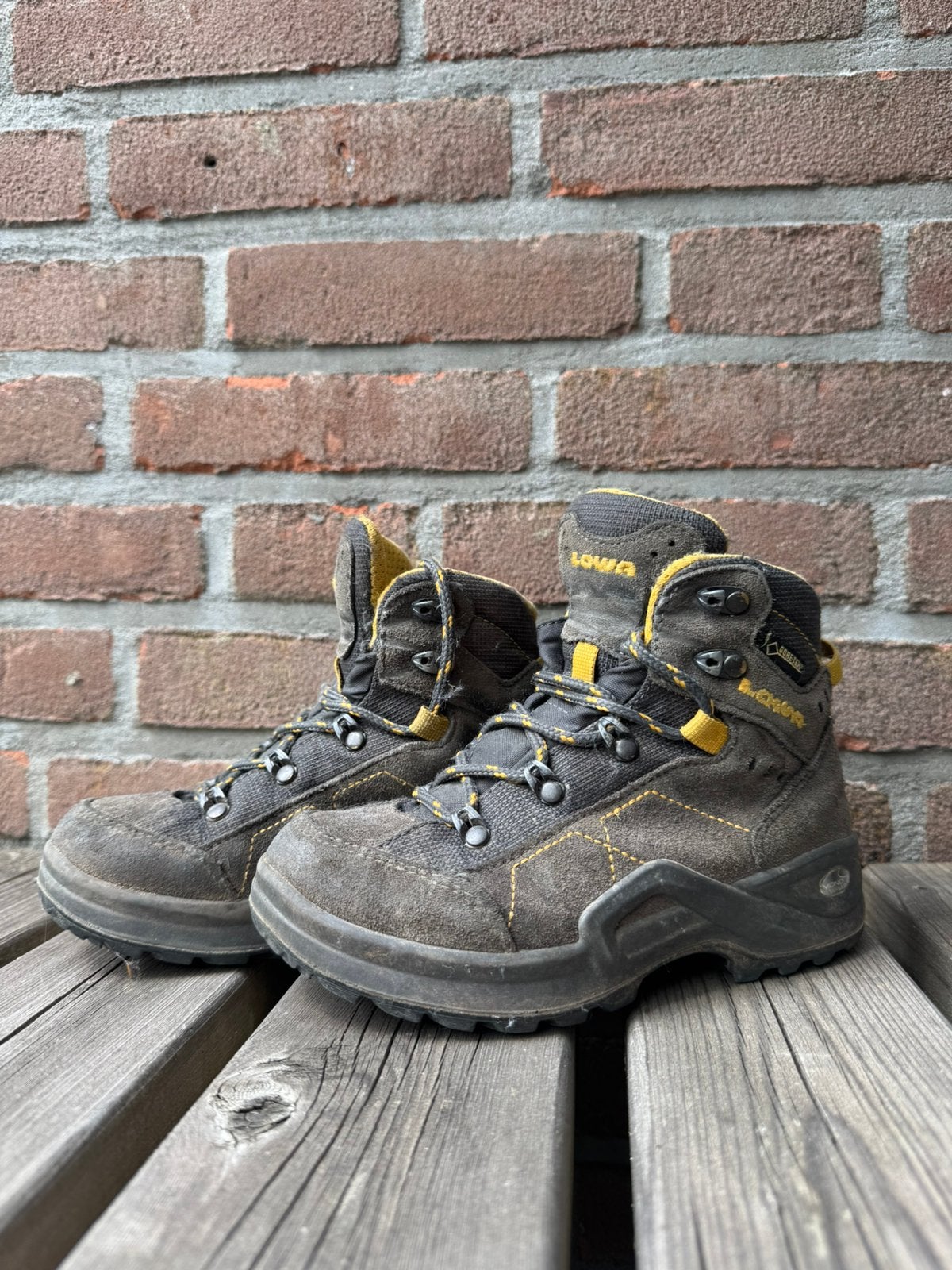 LOWA Bergschoen maat 30 voor kind, Ophalen, Zo goed als nieuw, Schoenen