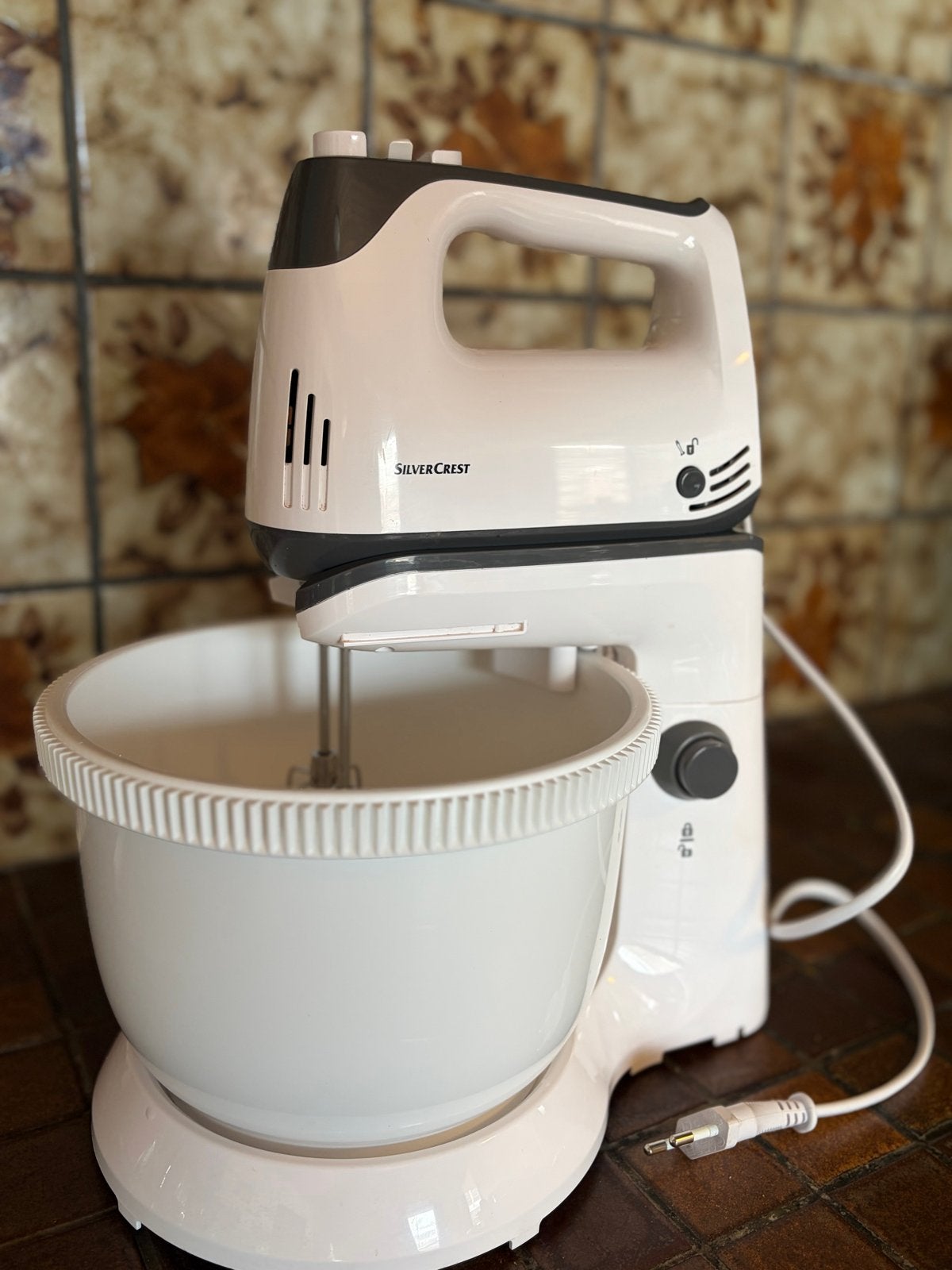 SilverCrest Handmixer met Mengkom - Zo goed als nieuw, Witgoed en Apparatuur, Keukenmixers, 3 snelheden of meer, Ophalen of Verzenden