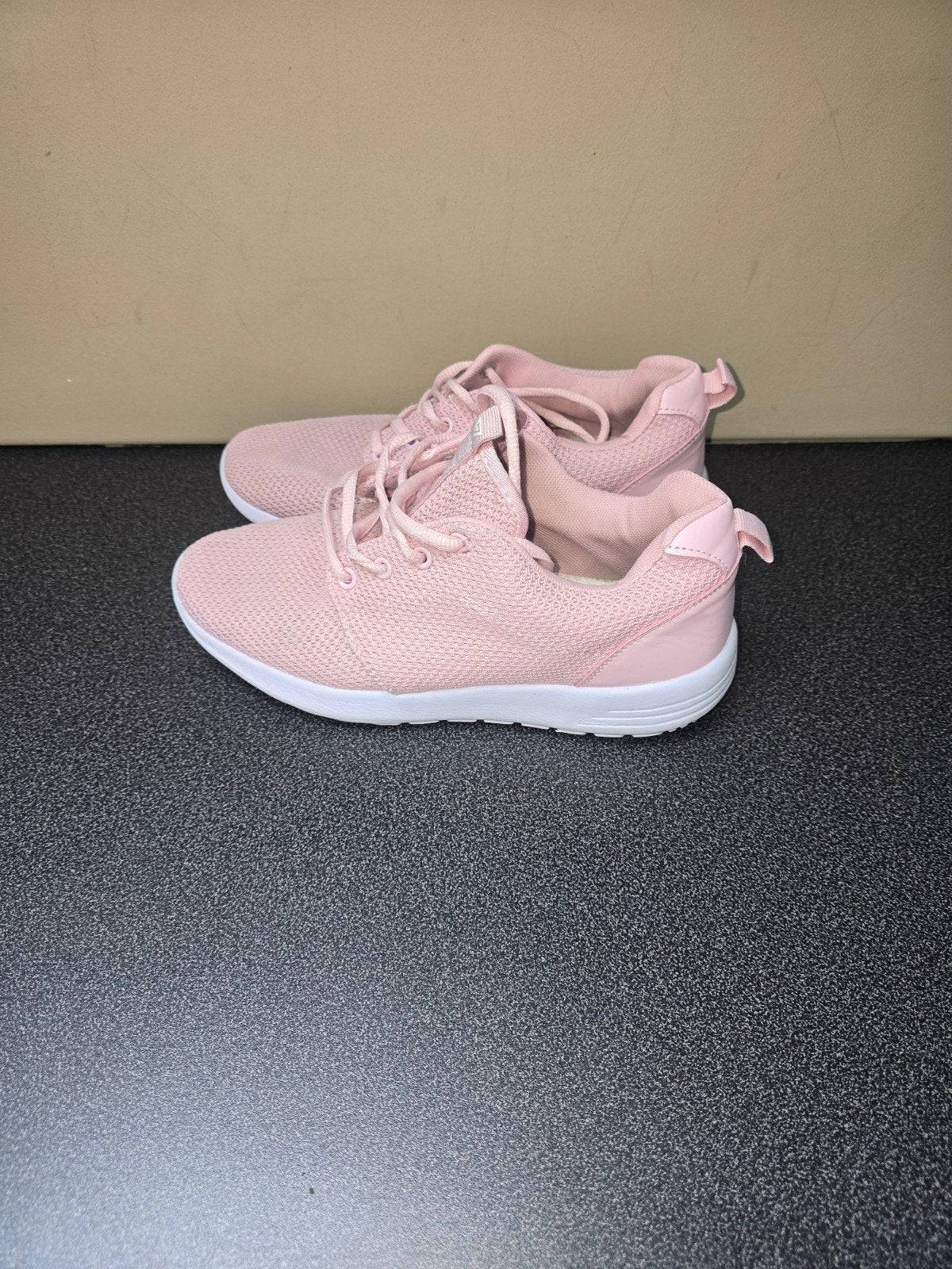 Roze sneakers - Comfortabel en stijlvol, Kleding | Dames, Schoenen, Ophalen of Verzenden, Zo goed als nieuw, Roze, Sneakers of Gympen