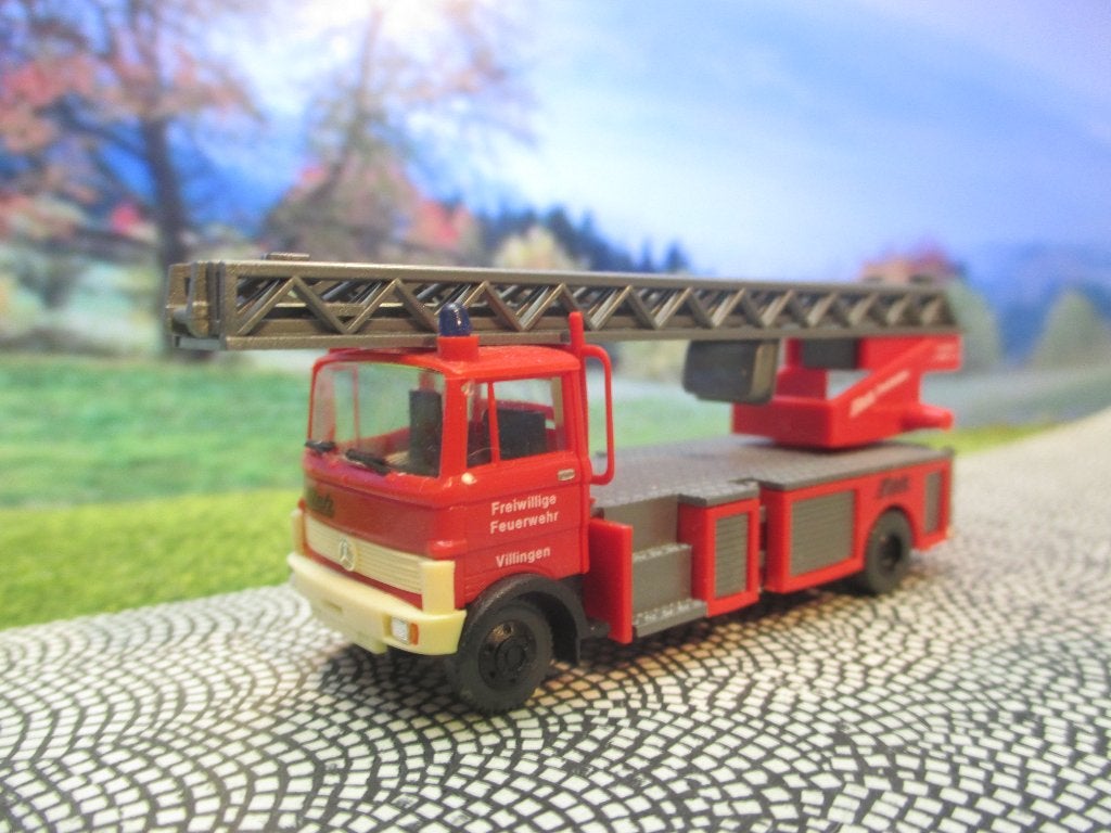 Mercedes Benz LP ladderwagen - Herpa Brandweer #2, Hobby en Vrije tijd, Modelauto's | 1:87, Ophalen of Verzenden, Gebruikt, Bus of Vrachtwagen