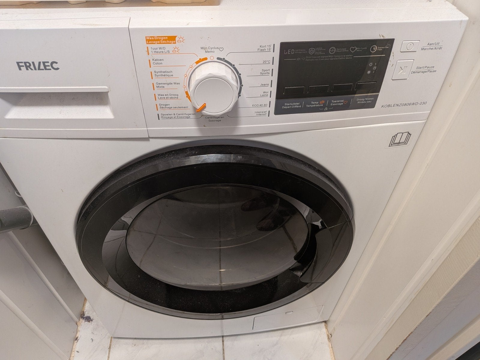 Frilec Koblenz0806WD-030 Wasmachine en Droger (2-in-1), 8 tot 10 kg, Ophalen, Gebruikt, Minder dan 85 cm