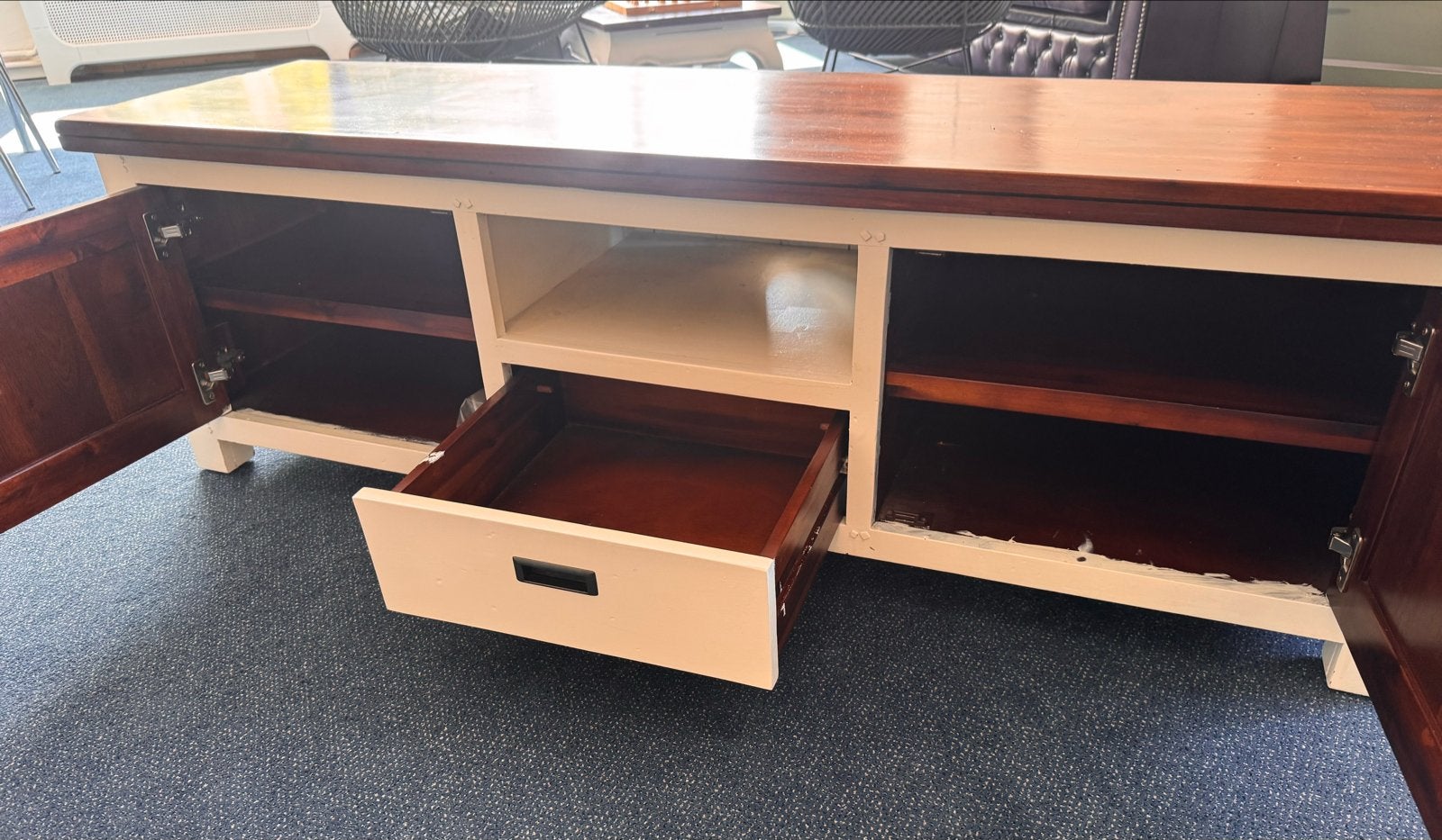 Landelijk TV-meubel / dressoir wit met houten blad, Huis en Inrichting, Ophalen, Gebruikt, 150 tot 200 cm, Minder dan 100 cm