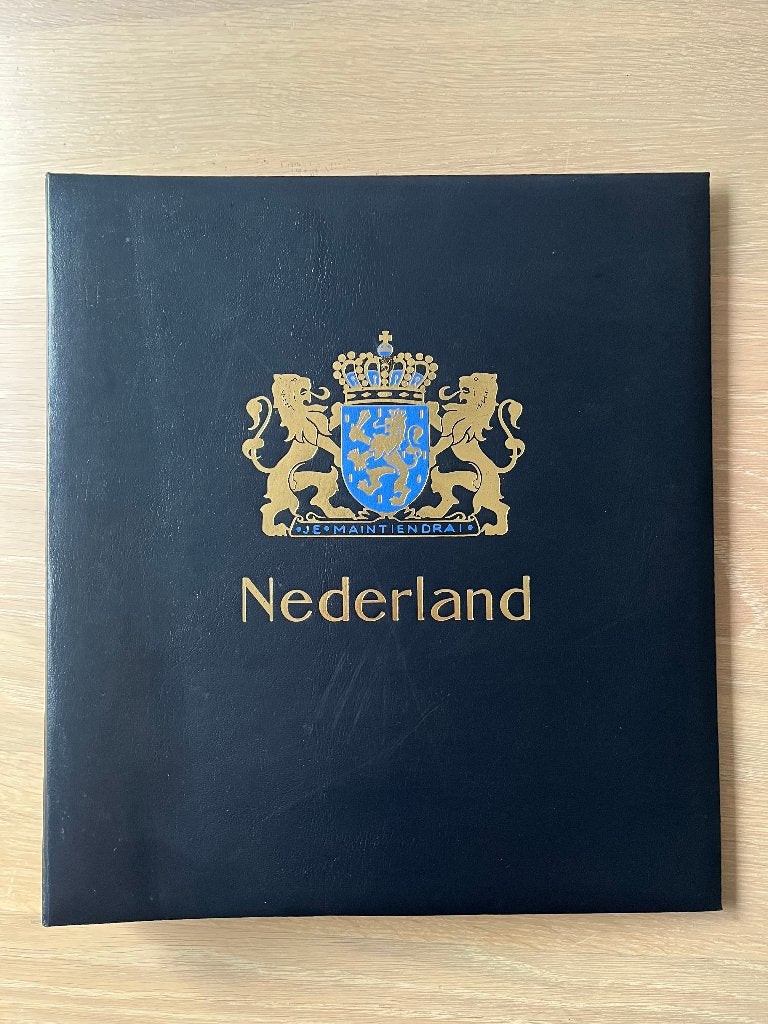 Davo album Nederland luxe hard cover van leer. €6, Ophalen of Verzenden