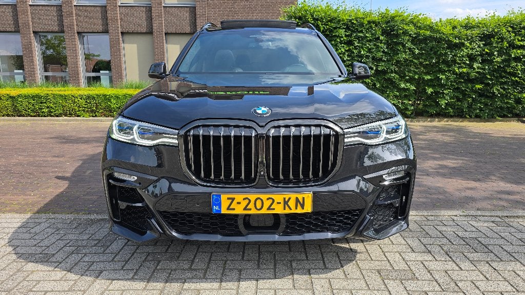 BMW X7 M50i 530pk Dealergarantie Skylounge Pano, Automaat, 4395 cc, 7 stoelen, Zwart