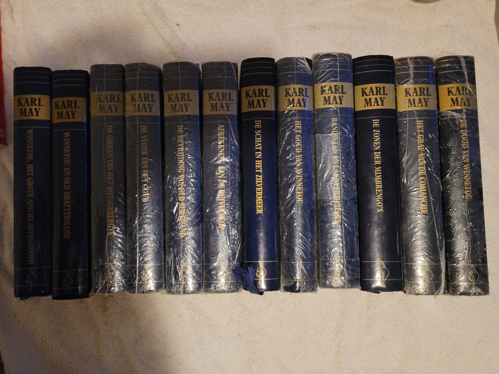 Karl May complete 12-delige boekenserie, Ophalen