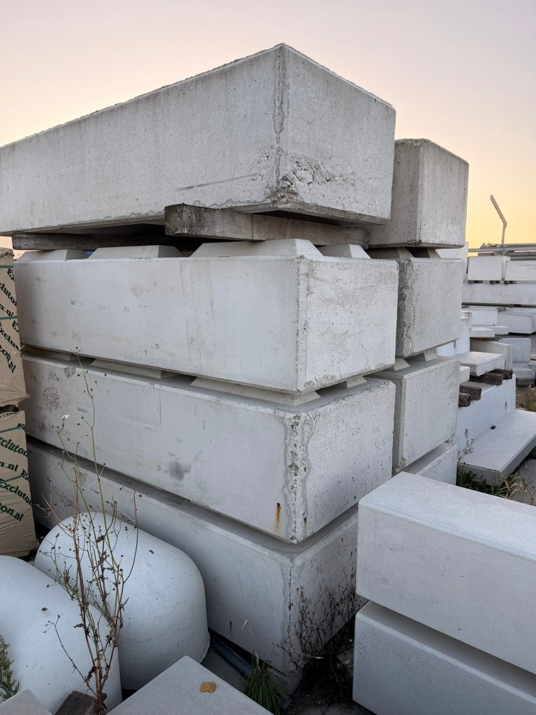 Betonnen blokken - Ideaal voor ondersteuning constructie, Ophalen, Gebruikt, Overige materialen, 100 mm of meer