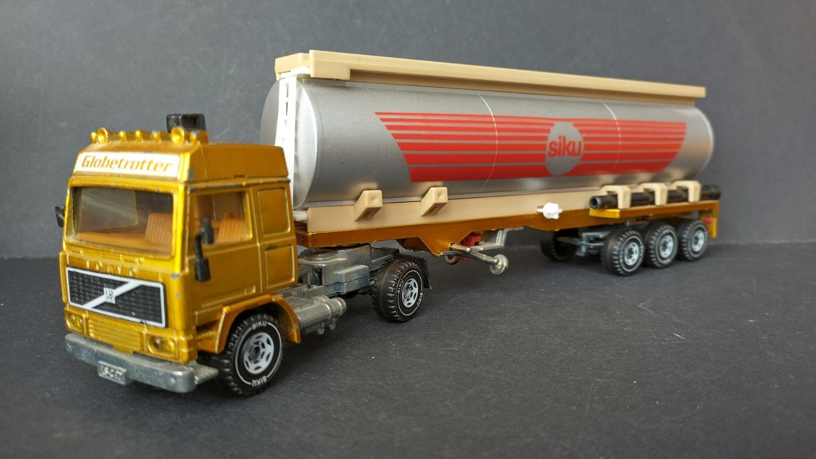 Volvo F12 Turbo Globetrotter Tanker 1:55 Siku 3416 Pol, SIKU, Verzenden, Zo goed als nieuw, Bus of Vrachtwagen